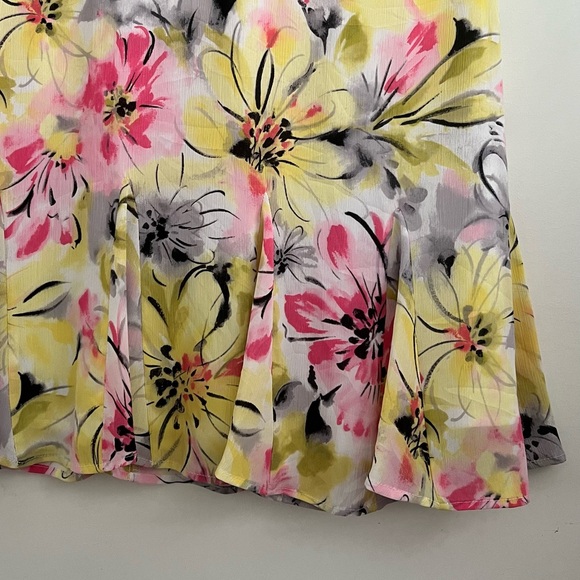 Yellow Mermaid Trumpet Skirt,  pleating detail, pink flowers and grey flowers. - Picture 5 of 7